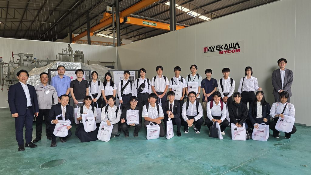 KOSEN students visiting Mayekawa Innovation Center